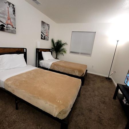 4 Bedrooms & 2.5 Bathrooms In La ลอสแอนเจลิส ภายนอก รูปภาพ