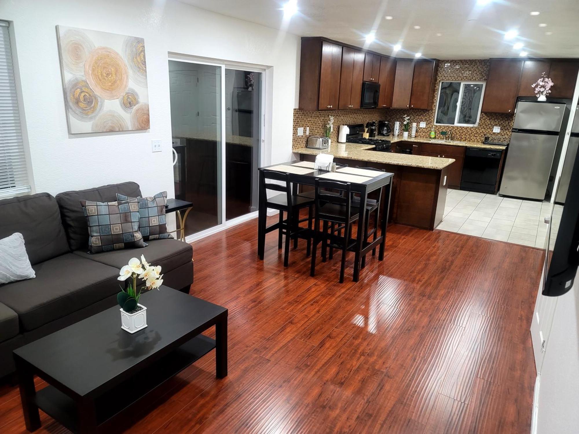 4 Bedrooms & 2.5 Bathrooms In La ลอสแอนเจลิส ภายนอก รูปภาพ